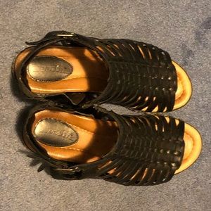 Earth gladiator sandals